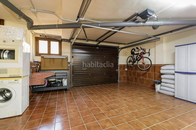 Foto 10f7c0f1-cf0d-4438-9725-c7adb7797175. Casa aparellada amb calefacció a Jun