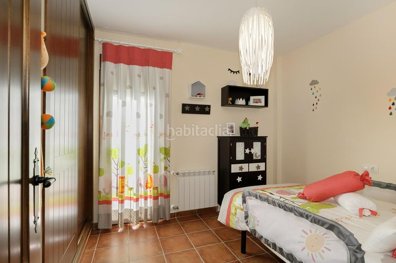Foto 5a0eb886-3261-4fef-9973-f298cb6c060d. Casa aparellada amb calefacció a Jun