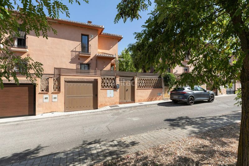 Foto efc87519-c5e1-4ca6-9b81-d58d25f06df1. Casa aparellada amb calefacció a Jun