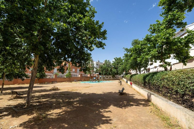 Foto 5a826bbe-a3b8-4484-93f2-6f169927e5af. Casa adossada amb calefacció aparcament a Cervantes Granada
