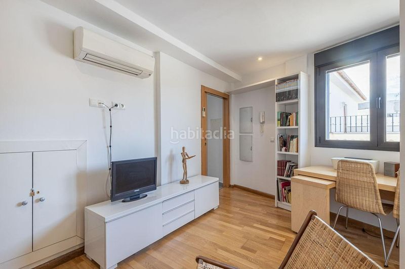 Foto a3d8342a-16a9-47d1-8347-7599b891048b. Edifici a plaza españa 2 a Dílar