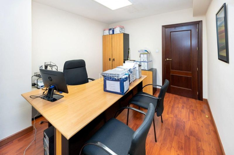 Foto a8f15452-2cce-445a-a074-d1dce103f483. Office space in calle san antón 72 in Fígares Granada