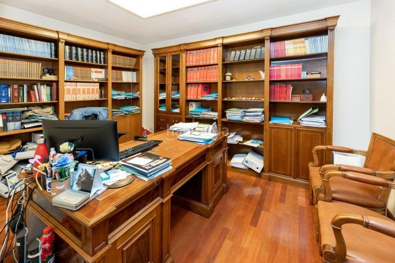 Foto d04fe659-19e6-4667-8b72-825f85fbf166. Office space in calle san antón 72 in Fígares Granada