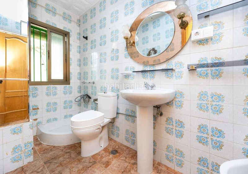 Foto a92b6582-8a57-4ffa-aff2-26ae0eb43904. Casa in Barrio de Zaidín Granada
