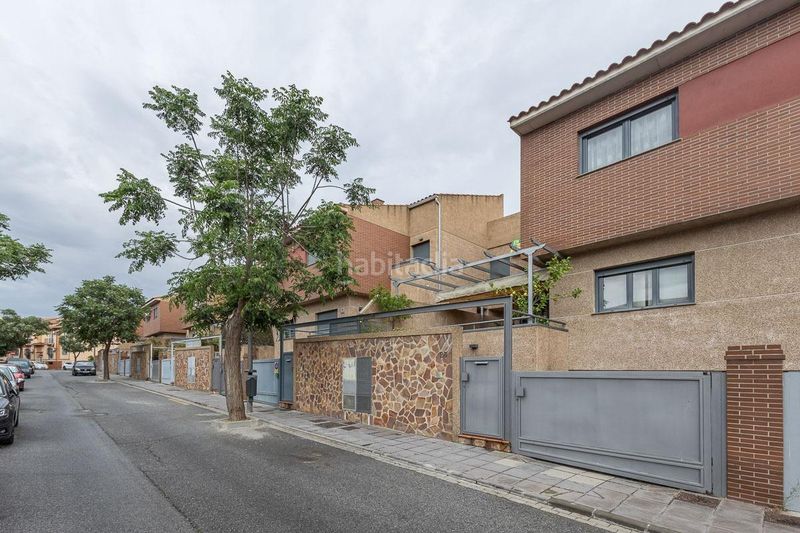 Foto 43825864-ac3a-4d15-b354-d8f657fbcbc2. Casa aparellada amb calefacció aparcament a Poniente Armilla