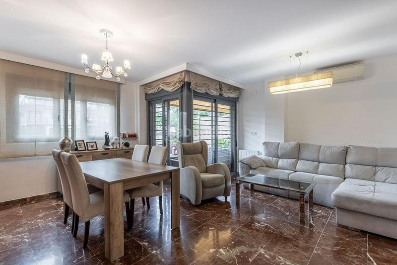 Foto d843bde8-9f35-4502-a602-8591da34b67a. Casa aparellada amb calefacció aparcament a Poniente Armilla
