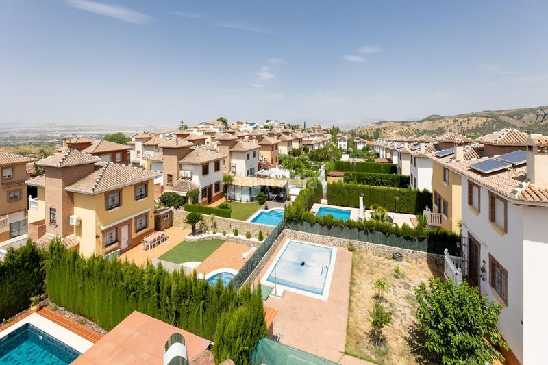 Foto 1f27b944-acbf-4c3c-afe3-c47d24008e25. Chalet con camino riscaldamento parcheggio piscina in Huétor Vega