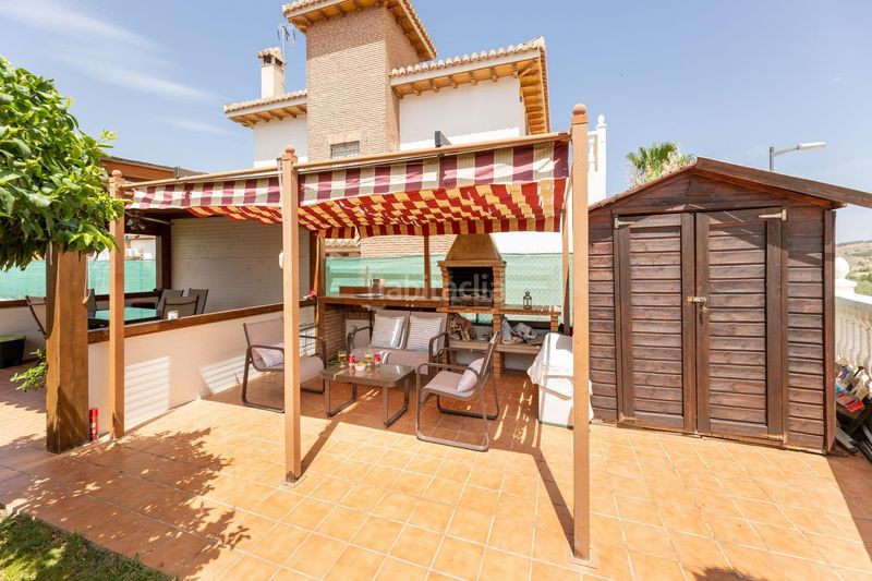 Foto f78ec39d-4934-49ab-b9c5-bb84d3a75d27. Chalet con camino riscaldamento parcheggio piscina in Huétor Vega