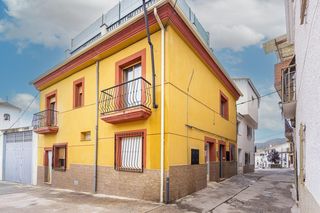 Casa a Montillana. Casa con negocio en montillana