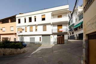 Edifici a Calle cádiz 14. ¡edificio completo en el centro de lanjaron! la inversion que ge