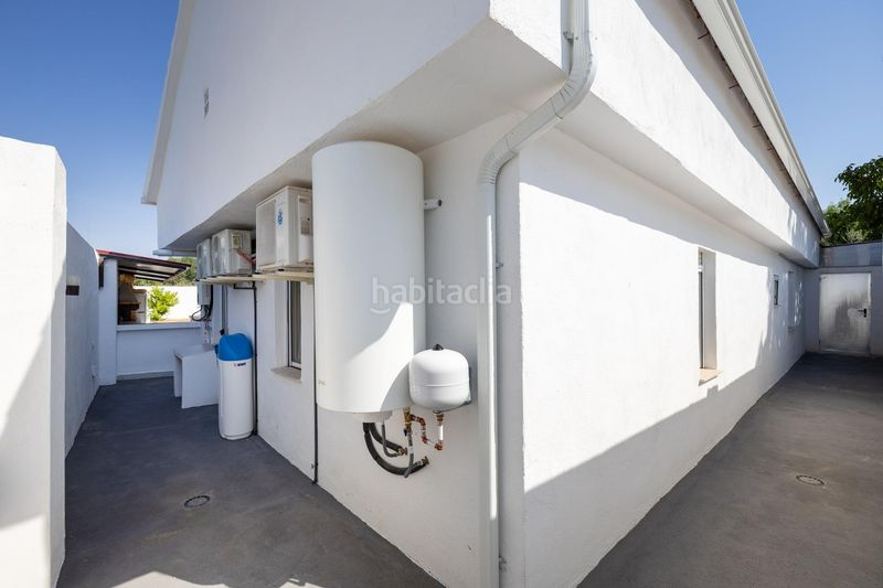 Foto a72084b0-f1a5-4cc5-896a-f5e4ce7e5700. Xalet amb xemeneia calefacció aparcament a Albolote