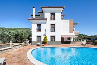 Casale in Montefrío. Casa con terreno ubicada en plena naturaleza, a tan solo 2km de