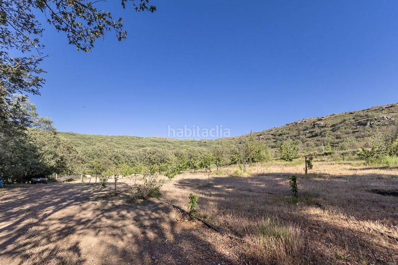 Foto ebbbbbe6-877f-45e9-8637-10ec7b0ed1f4. Masia amb xemeneia a Güéjar Sierra