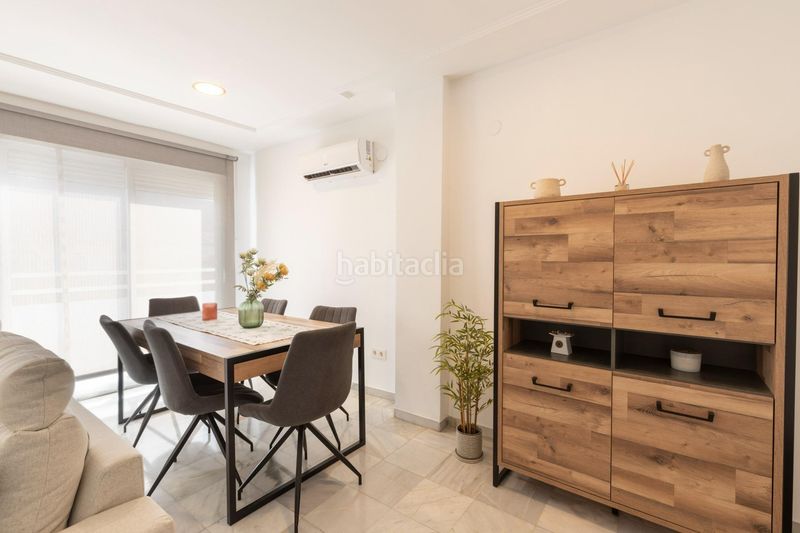 Foto b2fe8847-1023-40eb-88d7-dca22bc5e072. Casa adossada amb aparcament piscina a Cenes de la Vega