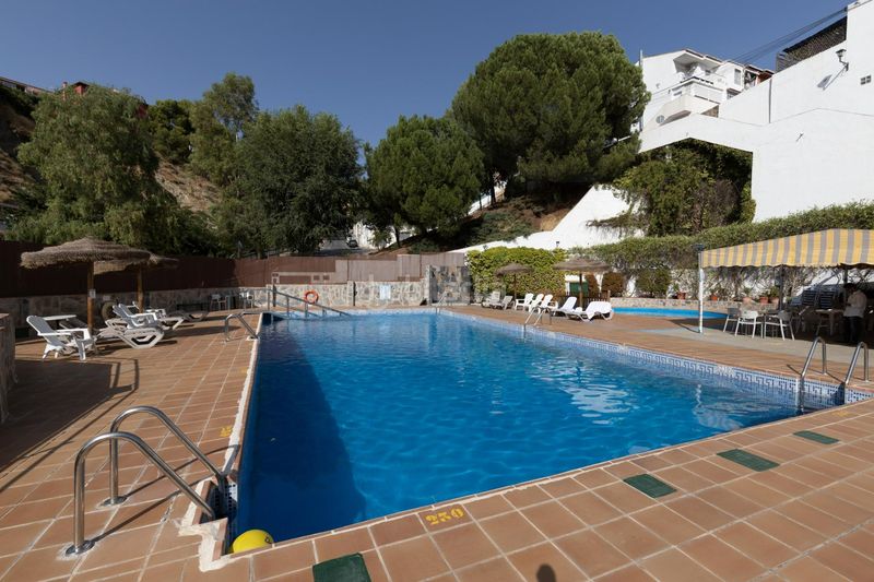 Foto b9108487-bad0-414c-81bb-820c65e610c4. Casa adossada amb aparcament piscina a Cenes de la Vega