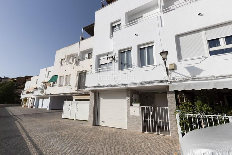 Foto c7d63052-bc79-4545-95dc-dae6e28d6ecb. Casa adossada amb aparcament piscina a Cenes de la Vega