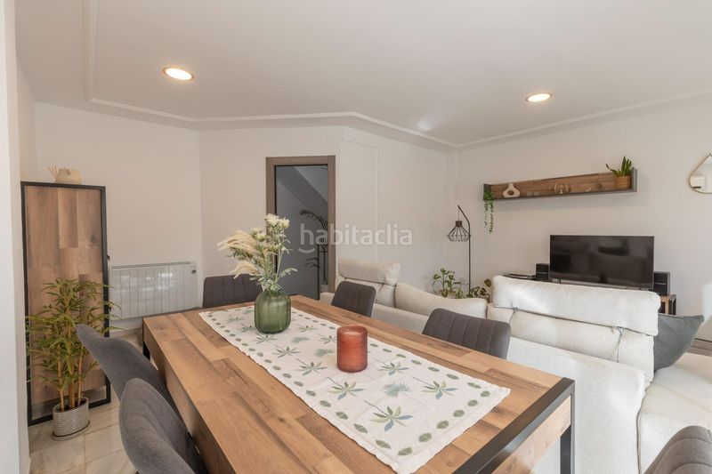 Foto cc2f5fbf-27ab-4d22-9769-f39313a21588. Casa adossada amb aparcament piscina a Cenes de la Vega