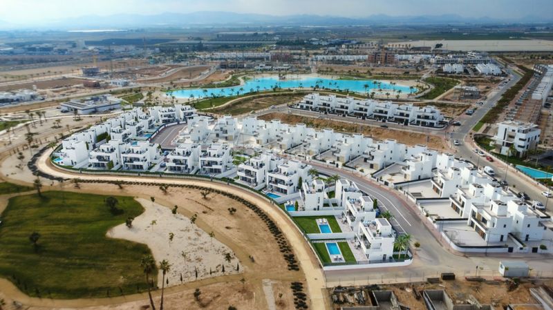 Foto 36fa8a88-076c-4f3a-a297-3cd83e0971cc. Chalet en Centro Alcázares (Los)