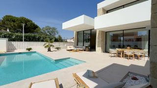 Chalet in Carrer colon 47. Adopte el estilo de vida mediterráneo, haga realidad su sueño