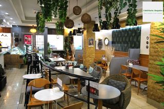 Traspàs Local Comercial a Carrer pintor lorenzo casanova 44. Traspaso cafetería–heladería, un negocio emblemático en el centr