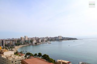 Piso en Carrer sol naixent 20. Magn�fico piso con vistas al mar en segunda l�nea de playa � la