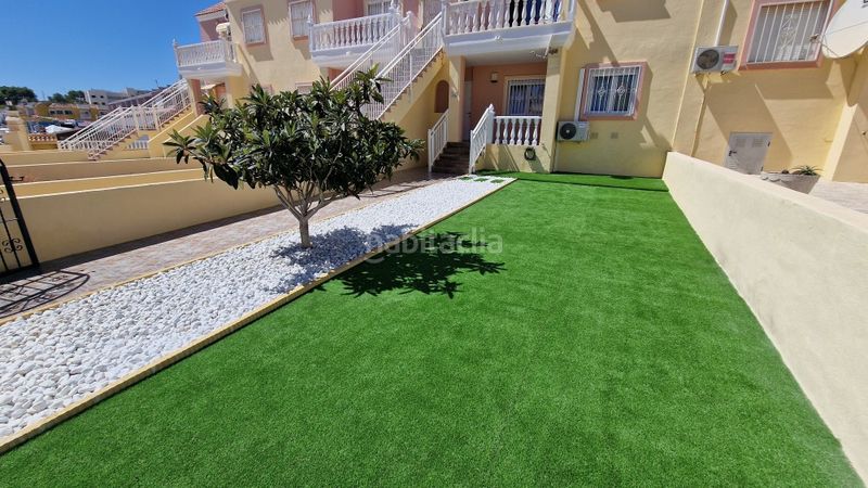 Foto c0800851-da96-4f2a-b1f4-0b22a4f3ded9. Casa adossada amb piscina a Villamartín-Las Filipinas Orihuela