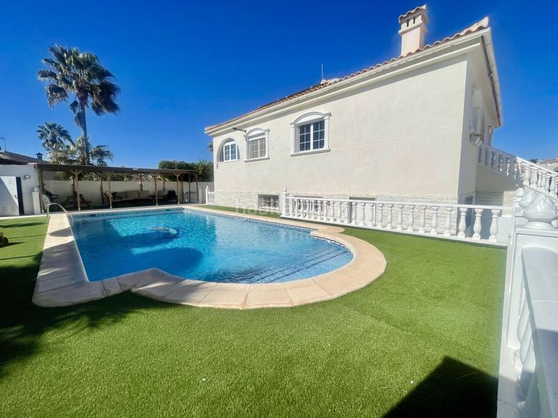 Foto cacd0bc5-770d-4701-b30d-09317b1e7a3c. Xalet amb xemeneia calefacció aparcament piscina a San Fulgencio