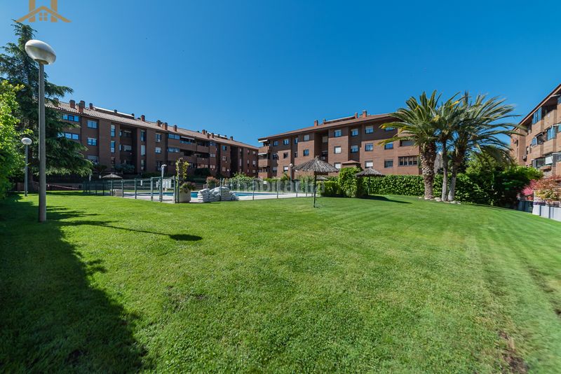 Foto fa81ef4b-1086-4e9c-b6c4-9c785b97a2df. Pis amb calefacció aparcament piscina a Aravaca Madrid