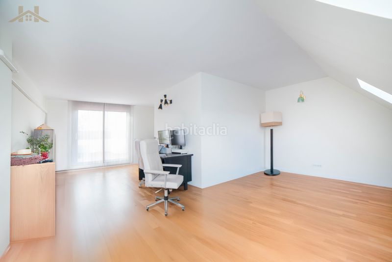Foto d958ea8c-edf1-481a-b7d6-bded65a22fe0. Duplex avec chauffage parking dans Aravaca Madrid
