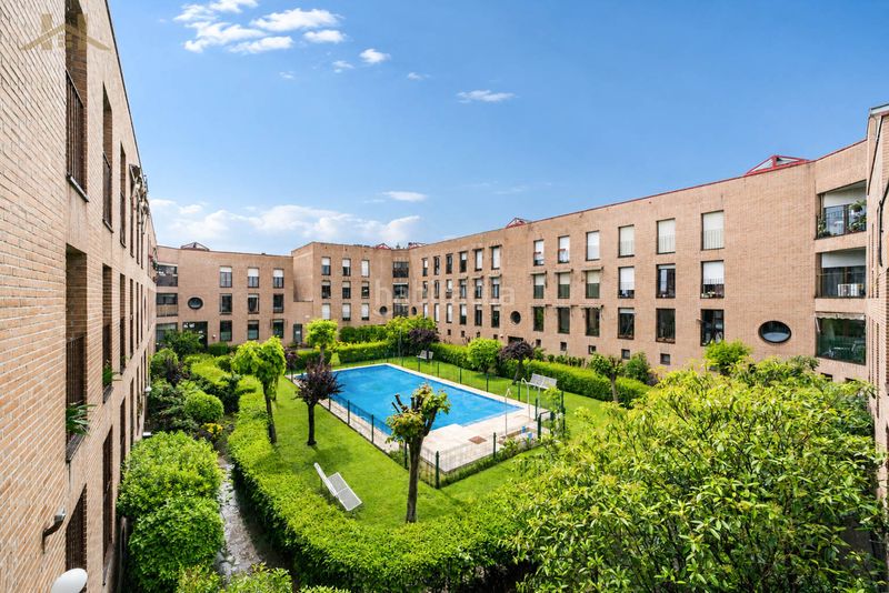 Foto fb3cc3de-5cb5-462f-b35e-651467e33aab. Pis amb calefacció aparcament piscina a Aravaca Madrid