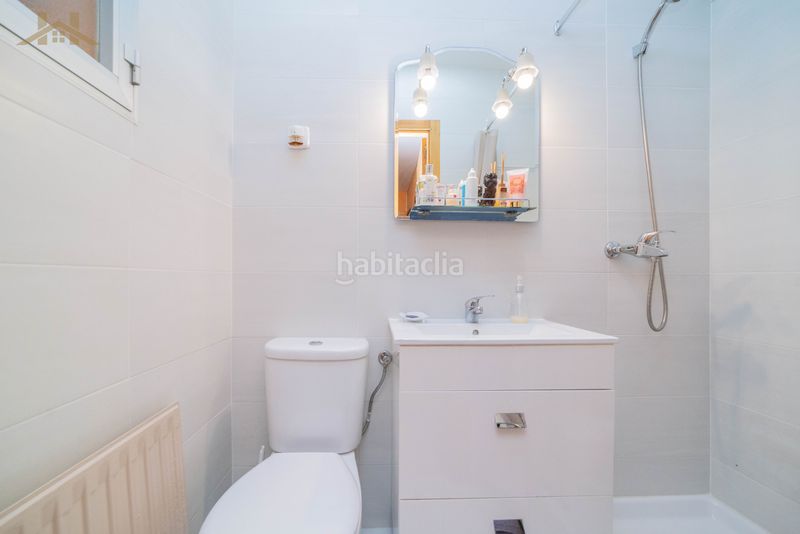 Foto 5b944bc4-9b94-4e15-9479-83256e81aef6. Casa adossada amb calefacció aparcament piscina a Madrid