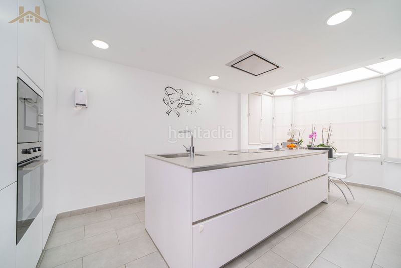 Foto 4cb0b6e8-1b04-42a5-a388-d9666ec957d2. Casa adossada amb calefacció aparcament piscina a Madrid