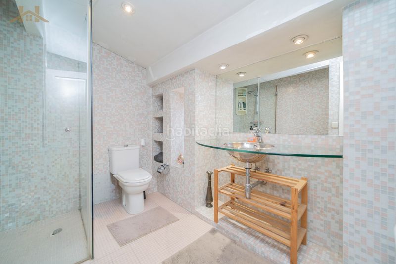 Foto f17e454a-4dcf-40cd-b6dd-78d286ac2fc4. Casa adossada amb calefacció aparcament piscina a Madrid