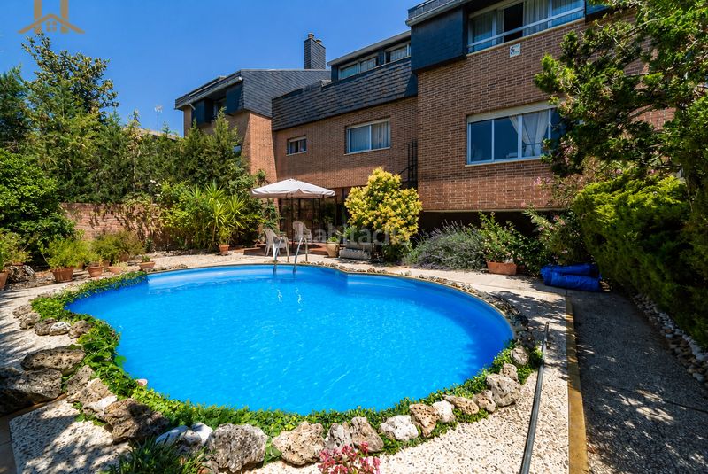 Foto 4acca717-1535-476a-8aea-7aa5d00c9ebc. Casa adossada amb calefacció aparcament piscina a Madrid