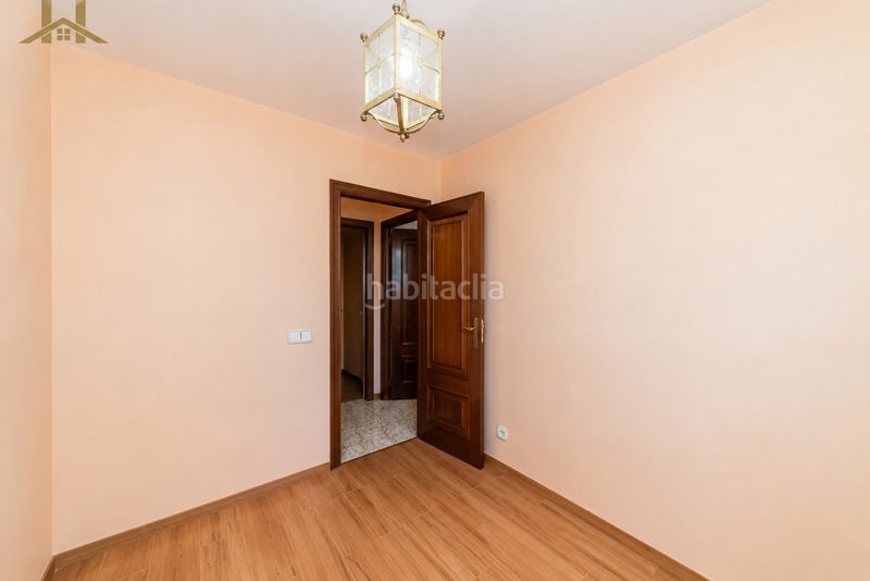 Foto 5e56d31b-f592-434b-b11a-157132baab8c. Casa adossada amb calefacció aparcament piscina a Madrid