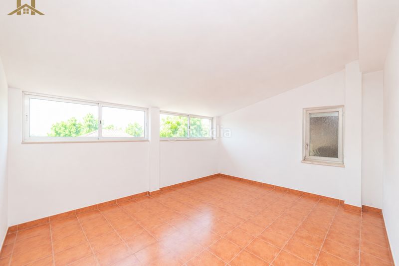 Foto 699ca19d-4374-4379-9805-5a91fa6272e7. Casa adossada amb calefacció aparcament piscina a Madrid