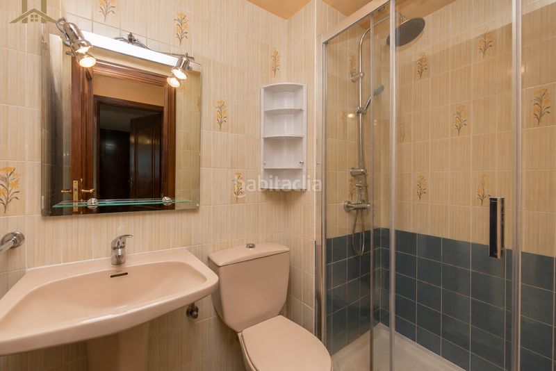 Foto e0260eed-08ab-4996-a9b8-334194546b0e. Casa adossada amb calefacció aparcament piscina a Madrid