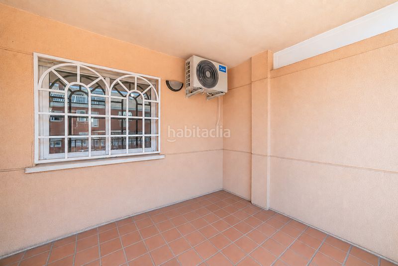 Foto e61e33b9-a2d4-4fd3-8a9e-4144233d4d6b. Casa adossada amb calefacció aparcament piscina a Parla