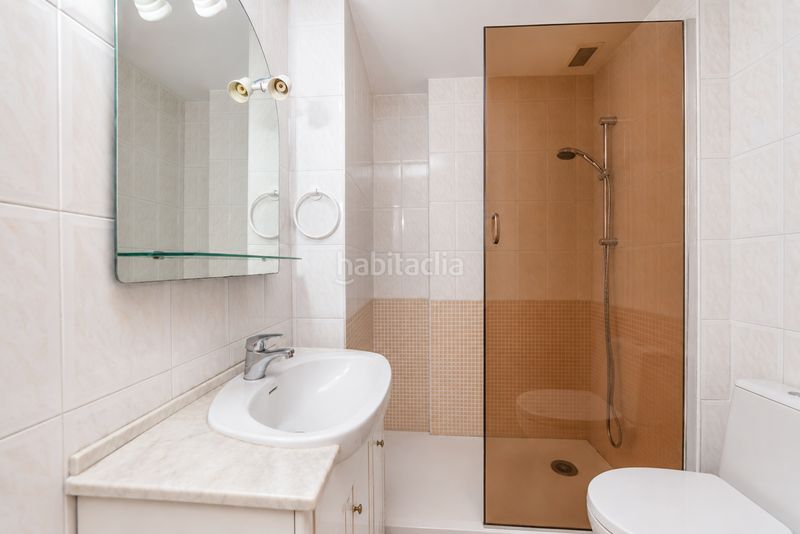 Foto ece9f9dc-39e2-4b5d-bb6a-b9f5affe7019. Casa adossada amb calefacció aparcament piscina a Parla