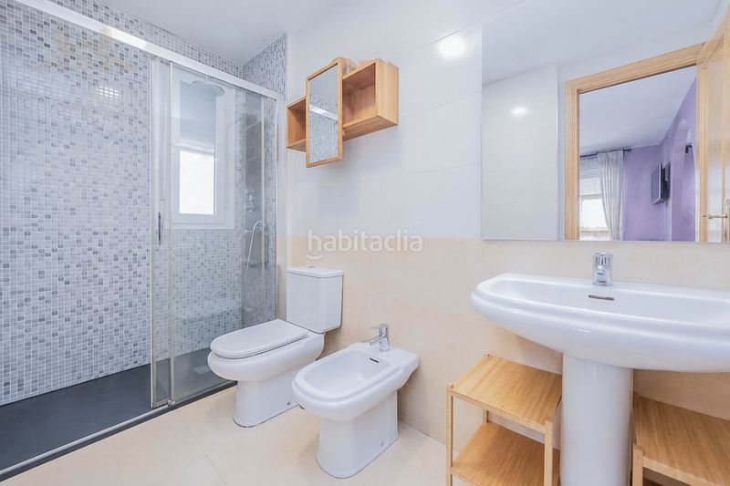 Foto 44fa4f2e-11bc-45f8-af14-9dc2ea235874. Casa aparellada amb calefacció aparcament a Parla este Parla