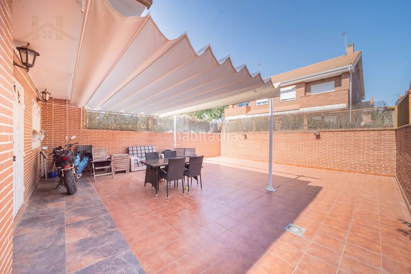 Foto ce909719-7035-425e-aeb8-406233e70967. Casa aparellada amb calefacció aparcament a Parla este Parla
