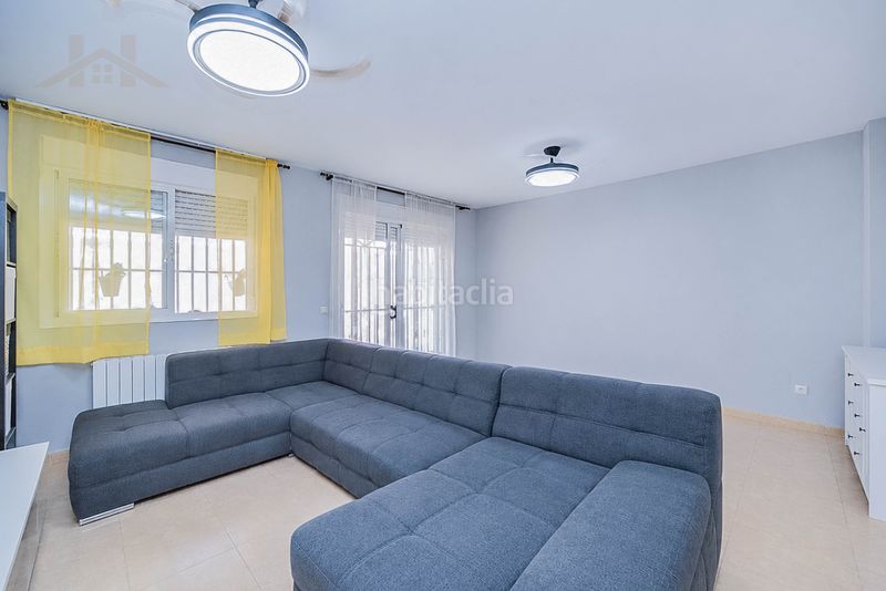 Foto d46da539-f539-451f-b7eb-7f494d8672e9. Casa aparellada amb calefacció aparcament a Parla este Parla