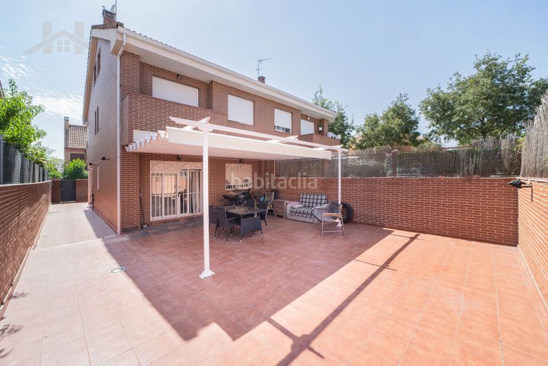 Foto e205301a-b018-4154-b621-e0e9510ddad9. Casa aparellada amb calefacció aparcament a Parla este Parla