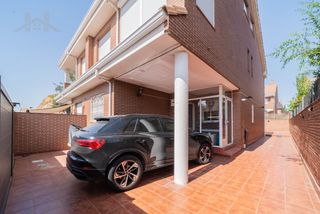 Doppelhaus  Calle de aries. Casa / chalet pareado en venta en calle de aries,  parla este, p