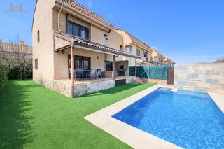 Reihenhaus  Calle mar�a luisa c�rdoba mij�n. Chalet pareado en venta en calle mar�a luisa c�rdoba mij�n