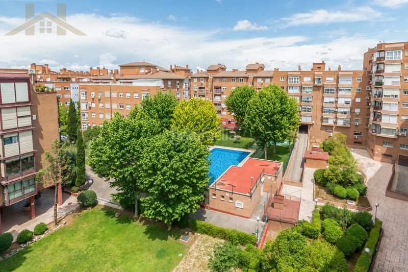 Foto 1eed0469-d3fe-4555-ade1-04b6a1199e42. Pis amb calefacció aparcament piscina a Juncal Torrejón de Ardoz