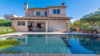 Casa en Badia Blava-Badia Gran-Tolleric. Encantadora villa en venta en bahia blava con piscina y jardín