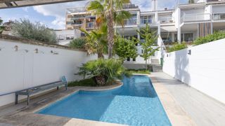 Casa a Cort. Atractivo adosado en venta en el terreno, palma con piscina