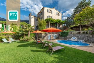 Casa a S�ller. Villa hist�rica en soller en venta con licencia de alquiler vaca