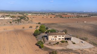 Bauernhof in Campos poble. Finca parcialmente reformada en ses salines, con absoluta privac